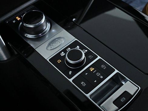 Used 2019 Land Rover Discovery HSE image 19