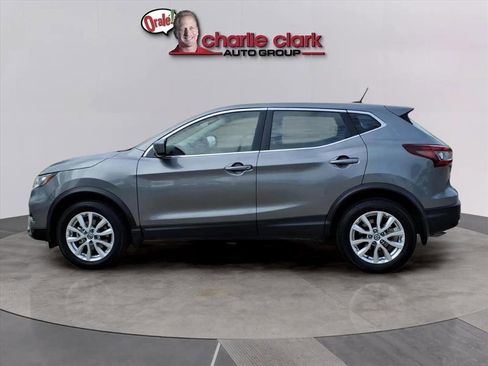 Used 2021 Nissan Rogue Sport S image 2