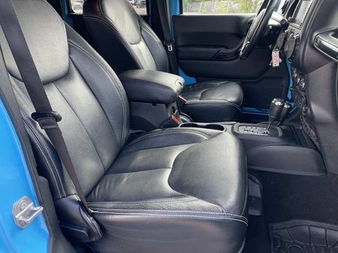 Used 2017 Jeep Wrangler Unlimited Sahara AWD/4WD image 21