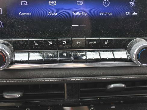 Used 2024 Chevrolet Colorado LT w/ LT Convenience Package II AWD/4WD image 13