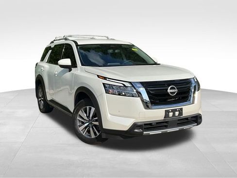 Certified 2024 Nissan Pathfinder SL AWD/4WD image 1