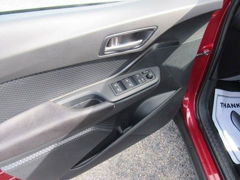 Used 2018 Toyota C-HR XLE FWD image 25
