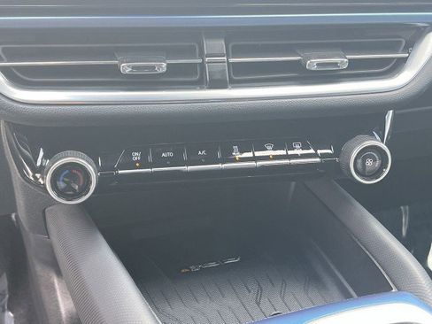 Used 2025 Chevrolet Equinox EV LT w/ Convenience Package image 16