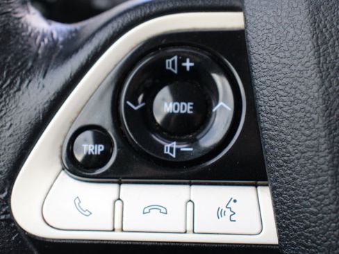 Used 2018 Toyota Prius Prime Advanced image 23