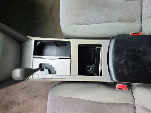 Used 2010 Toyota Camry LE FWD image 19
