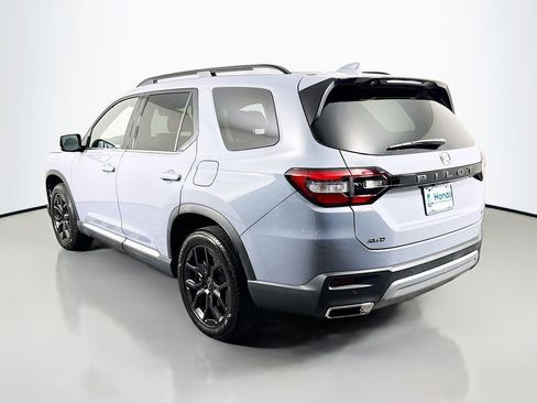 Certified 2025 Honda Pilot Touring image 5