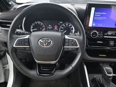 Used 2023 Toyota Highlander XSE FWD image 8