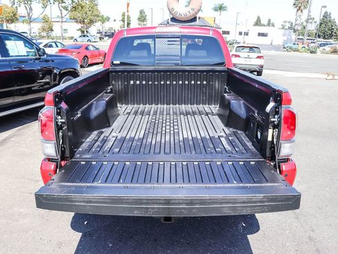 Used 2022 Toyota Tacoma TRD Off-Road w/ TRD Premium Off Road Package AWD/4WD image 28