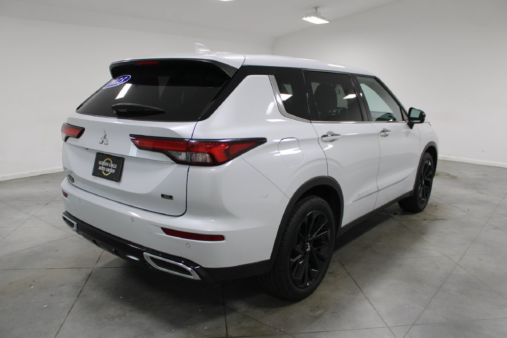 Used 2023 Mitsubishi Outlander SE Black Edition AWD/4WD image 9