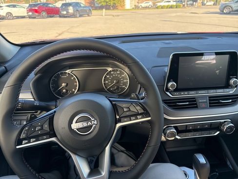 New 2025 Nissan Altima 2.5 SR FWD image 8