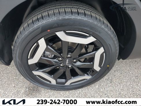Certified 2024 Kia Telluride EX w/ EX Captain's Chair Package FWD image 7