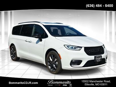 Certified 2024 Chrysler Pacifica Limited w/ S Appearance Package