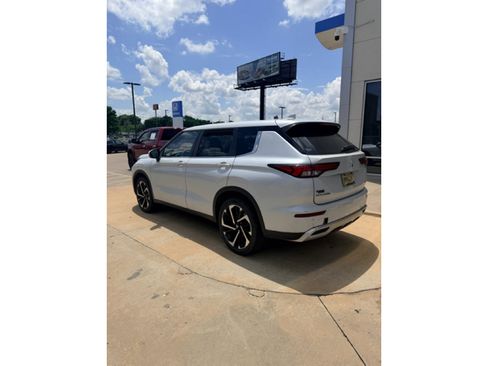 Used 2023 Mitsubishi Outlander SE AWD/4WD image 4
