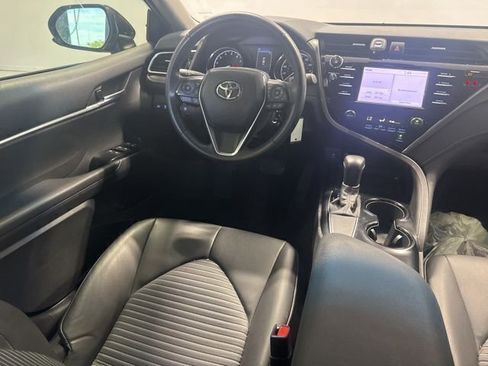 Used 2018 Toyota Camry SE FWD image 18