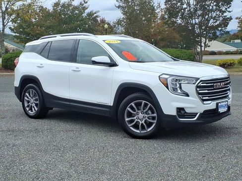 Used 2024 GMC Terrain SLT image 2