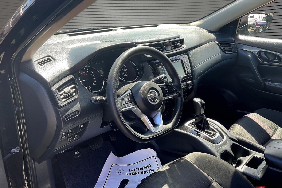 Used 2020 Nissan Rogue S FWD image 16