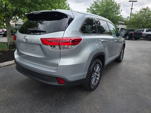 Used 2019 Toyota Highlander XLE AWD/4WD image 7