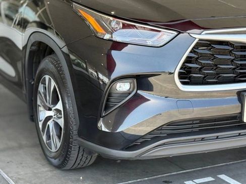 Certified 2022 Toyota Highlander XLE image 11