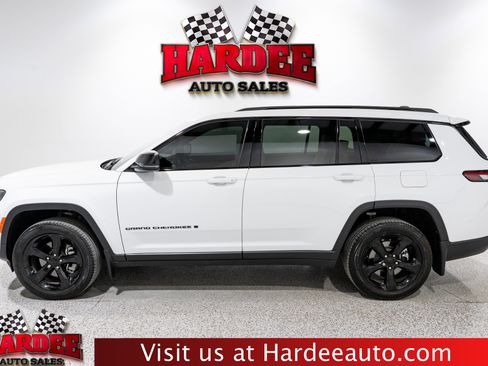 Used 2025 Jeep Grand Cherokee L Limited w/ Black Appearance Package AWD/4WD image 1