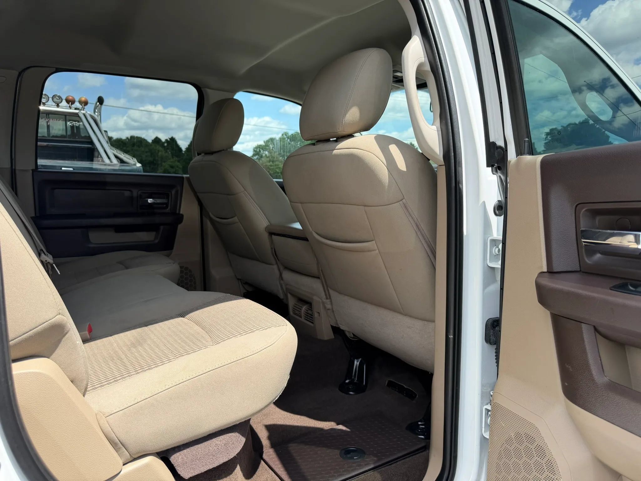 Used 2012 RAM 2500 SLT w/ Luxury Group AWD/4WD image 28