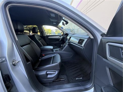 Used 2018 Volkswagen Atlas SE FWD image 14