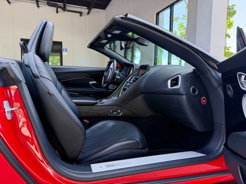 Used 2020 Aston Martin DB11 Volante RWD image 34