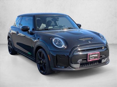 Used 2022 MINI Cooper SE image 3