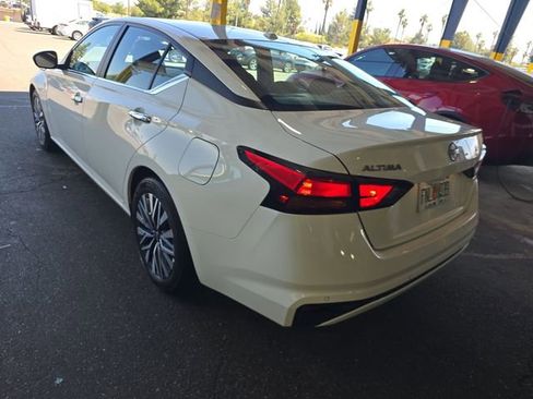 Used 2025 Nissan Altima 2.5 SV FWD image 4