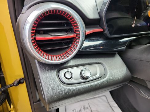 Used 2024 Chevrolet Trax RS w/ Sunroof Package image 27