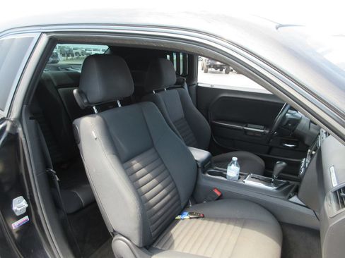 Used 2011 Dodge Challenger RWD image 17