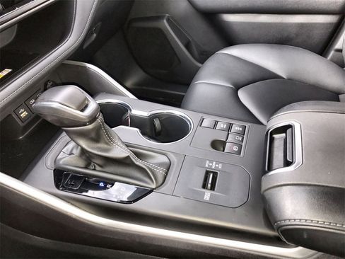 Used 2024 Toyota Highlander XLE image 21