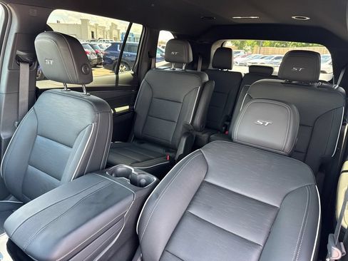 Used 2025 Buick Enclave Sport Touring FWD image 32
