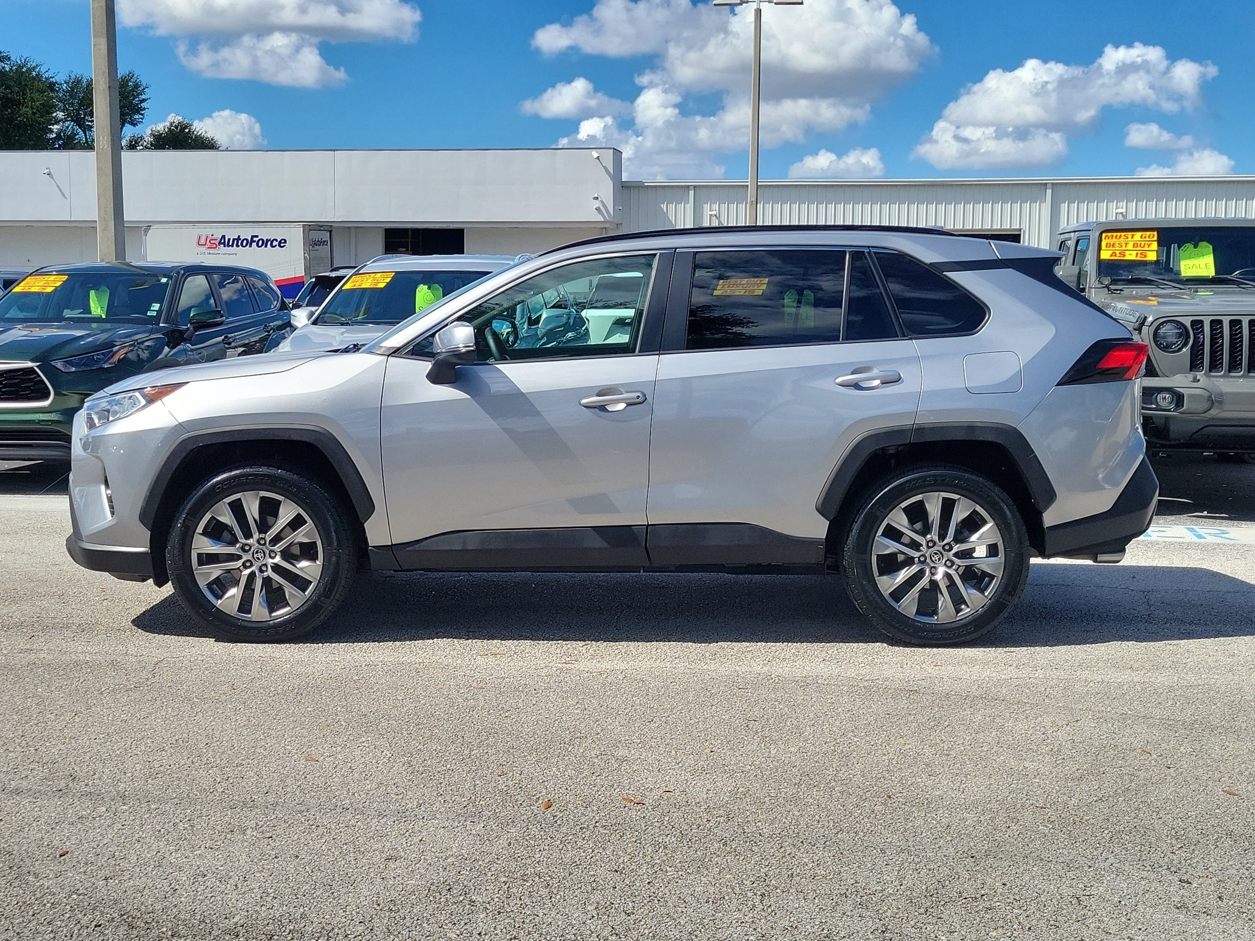 Used 2021 Toyota RAV4 XLE Premium FWD image 6