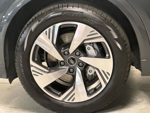 New 2025 Audi Q6 e-tron Premium Plus image 24