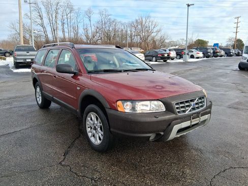 Used 2005 Volvo XC70 image 2