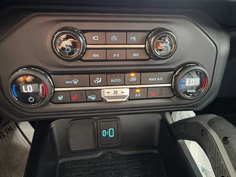 Used 2024 Ford Bronco Outer Banks AWD/4WD image 18