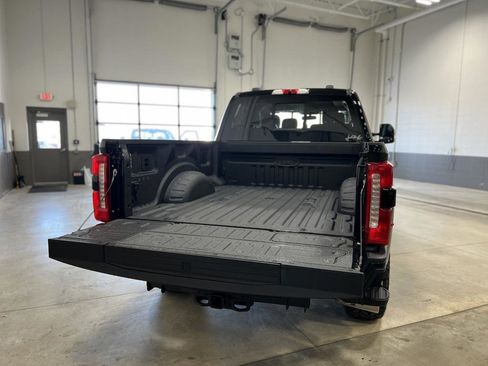 New 2026 Ford F250 Lariat w/ Black Appearance Package image 19