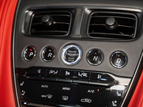 Used 2023 Aston Martin DB11 Coupe image 26