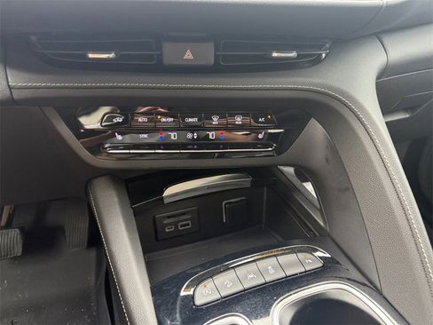 Used 2021 Buick Envision Essence w/ Technology Package I image 22