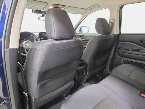 Used 2025 Nissan Pathfinder SV AWD/4WD image 12