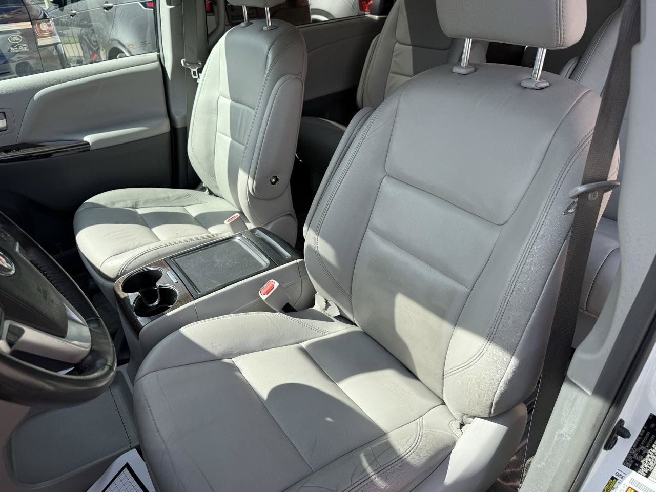 Used 2018 Toyota Sienna XLE Premium AWD/4WD image 6