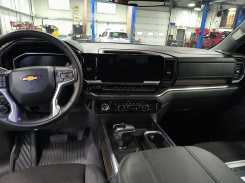 Used 2023 Chevrolet Silverado 1500 LT AWD/4WD image 12