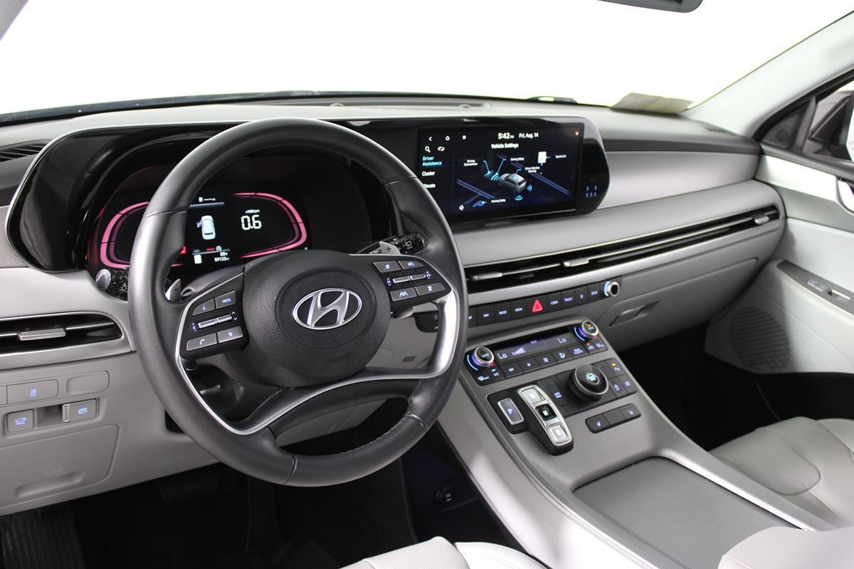 Used 2025 Hyundai Palisade SEL FWD image 11