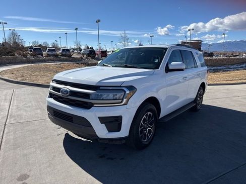 Used 2024 Ford Expedition XLT image 3