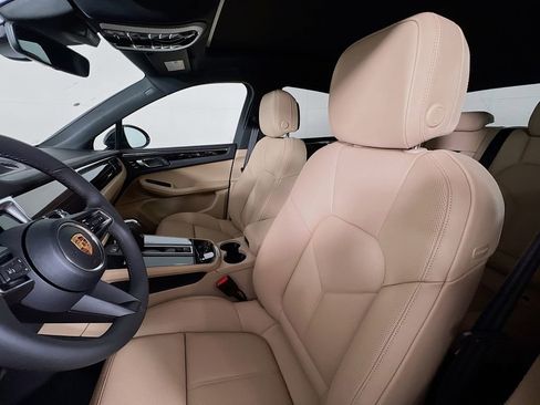 New 2026 Porsche Macan image 5