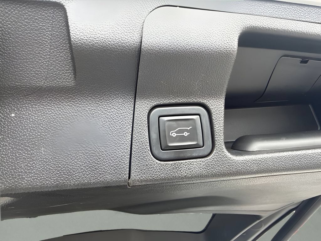 Used 2021 GMC Acadia Denali w/ Denali Technology Package FWD image 22