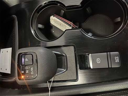 Used 2025 Nissan Rogue S image 20