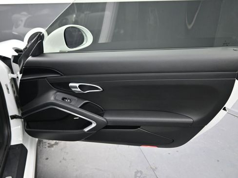 Certified 2018 Porsche 911 Carrera 4 image 17