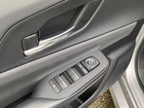 Used 2023 Toyota Prius LE image 13