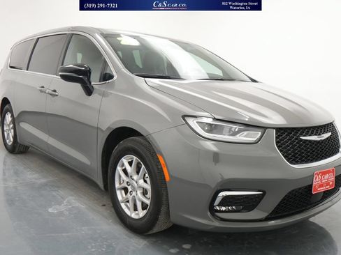 Used 2025 Chrysler Pacifica Select FWD image 1